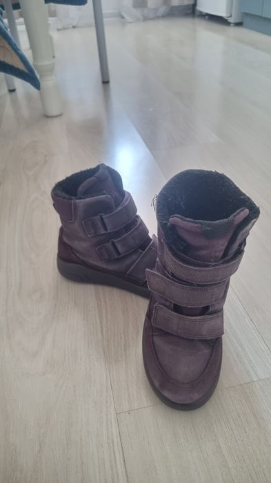 Продам  детские зимние  ботинки ecco