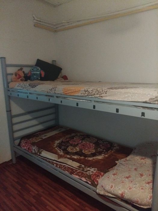 Vând pat metalic supraetajat