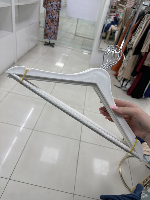 Продам вешалки срочно
