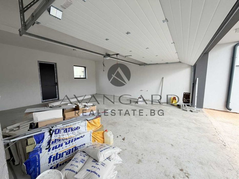 оф.25533 Двуетажна къща с двоен гараж/ Кючук Париж