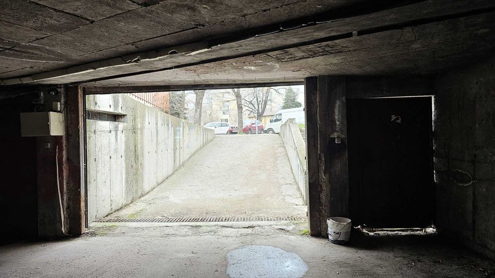 Самостоятелен монолитен гараж Кючук Париж