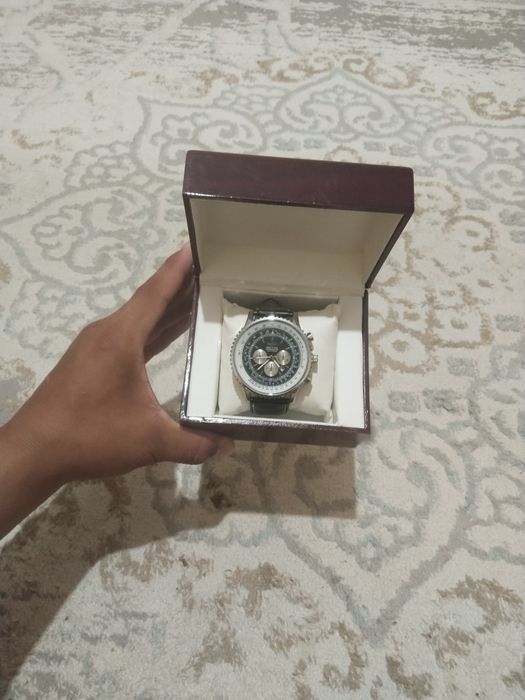 Часы продается мужской