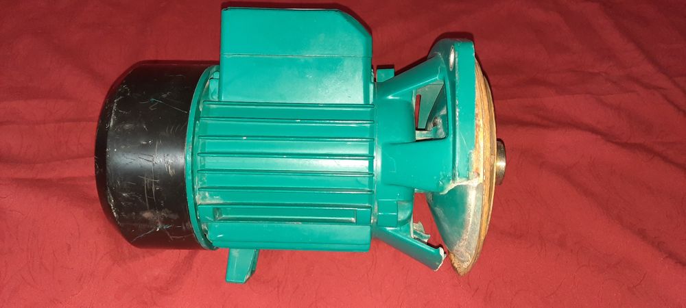 Продаётся электродвегатель от водиной насоса LEO.