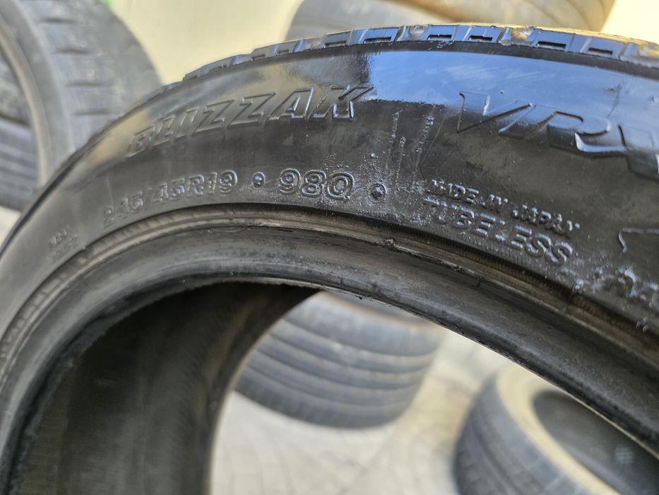 Шины зимние 245/45/19