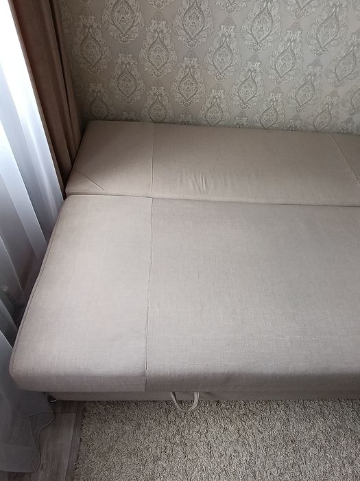 Продам тахту с двумя подушками