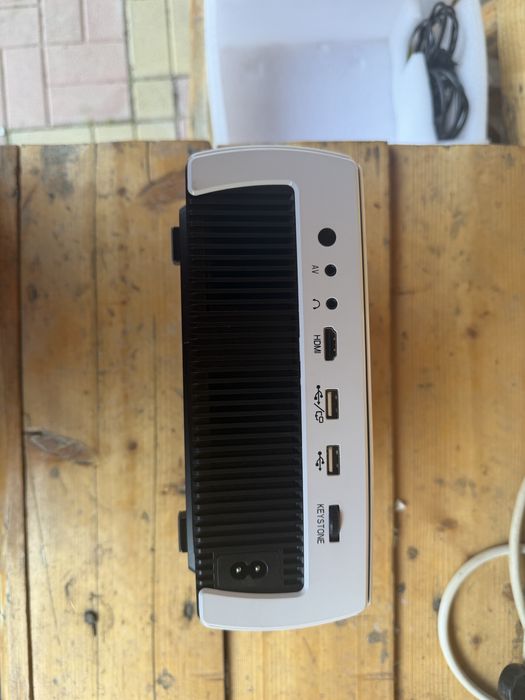 Videoproiector portabil LOOSAFE YG430