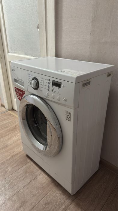 Продам стрильную машинку LG
