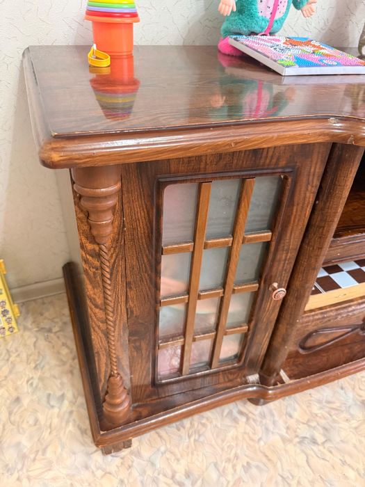 Тумба под тв б/у даром