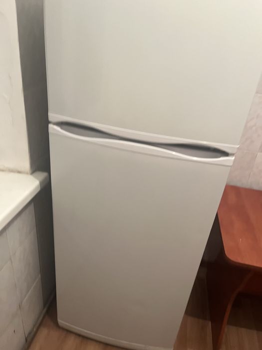 Продам холодильник Атлант