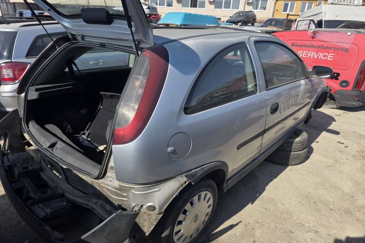 Bara fata Opel Corsa 2002 1.2 MT (75 hp)