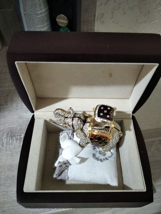 Продам слоника камни Сваровски привезли из Дубаи