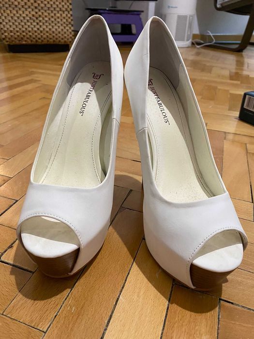 Vand pantofi piele, albi,cu toc - Justfabulous