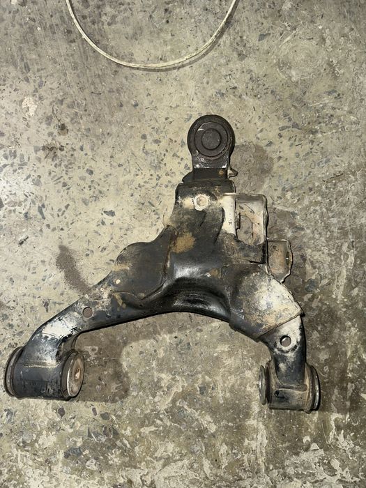 РЫЧАГ НА LX570 2o13-14