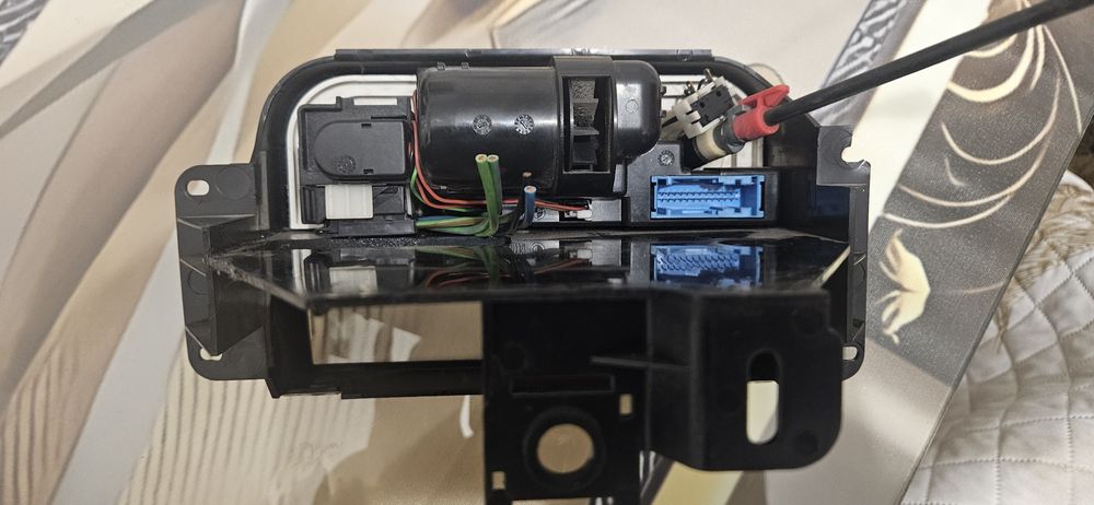 Управление на климатроник бмв е36 в перфектно състояние.