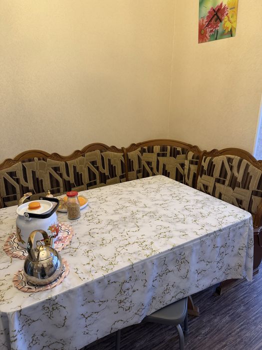 Кухонный стол со стульями