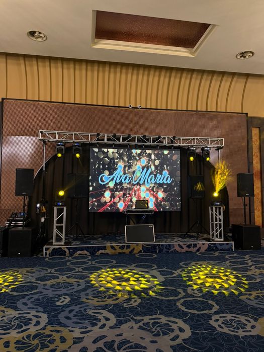 Închiriez ecran LED 12 mp + lumini profesionale evenimente