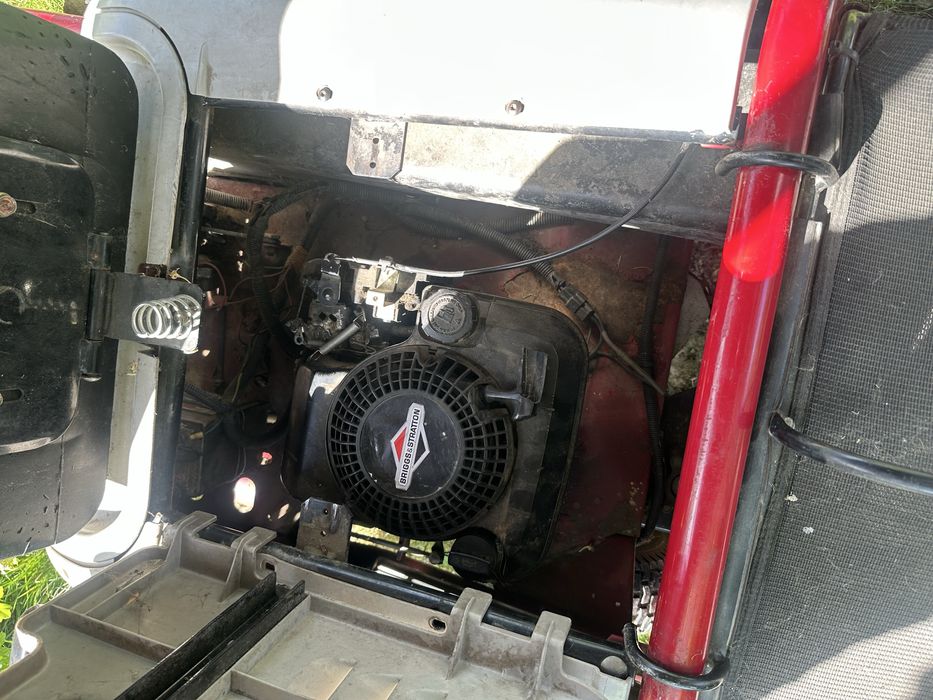 Tractoraș tuns gazon. Nu pornește.