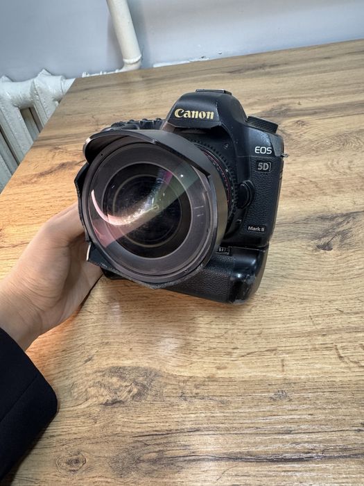 Фотоаппарат Canon EOS 5D Mark II