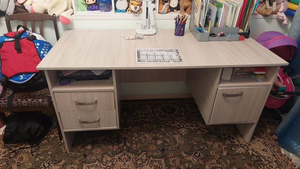 Продам письменный двухтумбовый стол