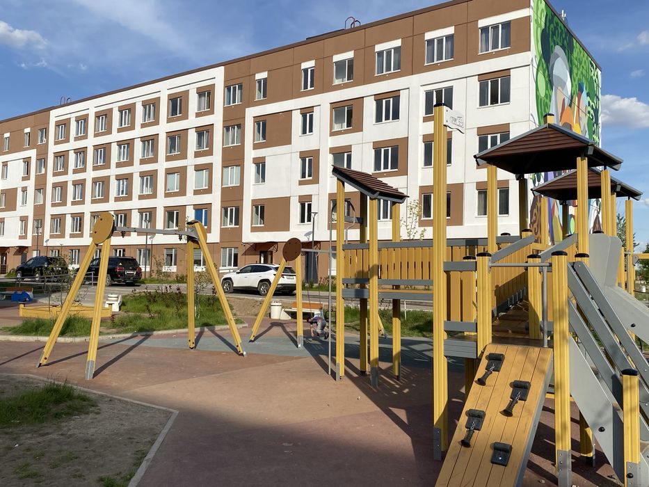 Продается 3-комнатная квартира в новом доме ЖК . Не гловая.