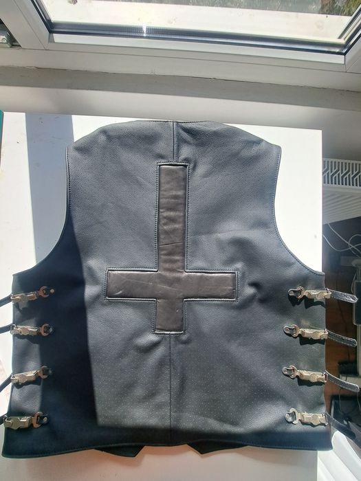 Vand veste piele model moto-rock, pret pe bucata, marime 50-52.