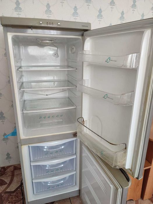 Холодильник Samsung