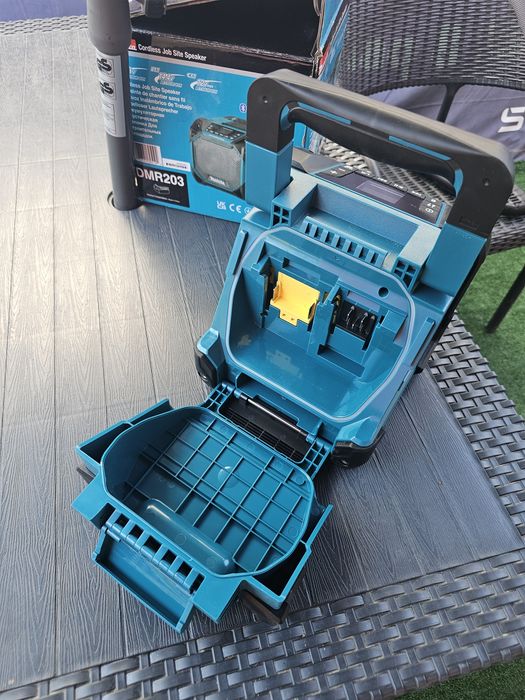 Продавам тонколона Makita DMR 203