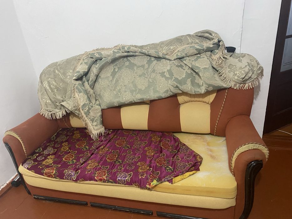 Б/у диван. Отдам даром. Самовывоз срочно
