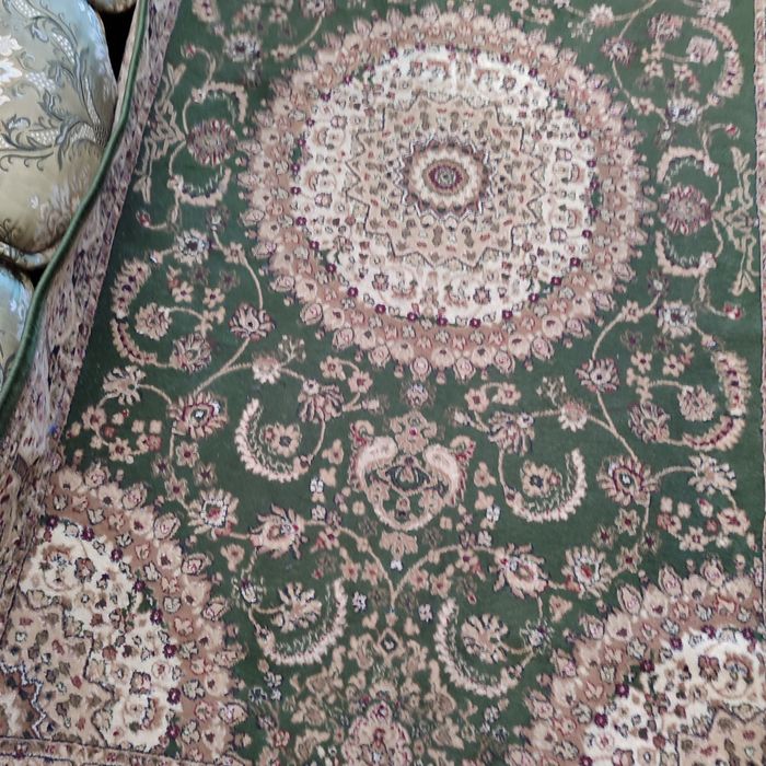 Продам красивый палас полушерстяной ,размер 2/3,б/у