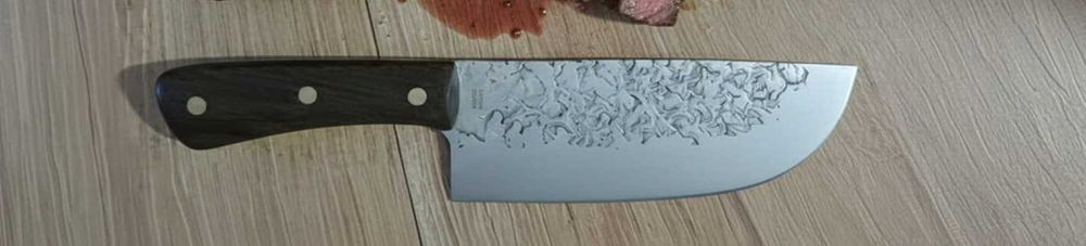 Масивен мощен кован нож