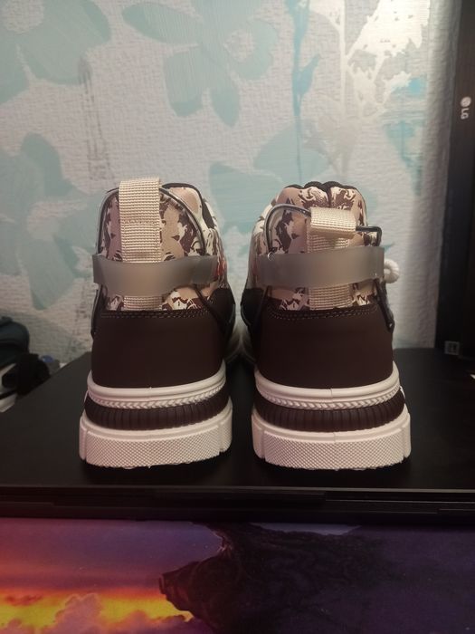 Кросовки EU 45/28,5 см. Новые