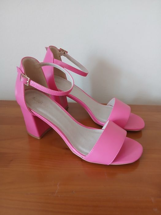 Елегантни сандали