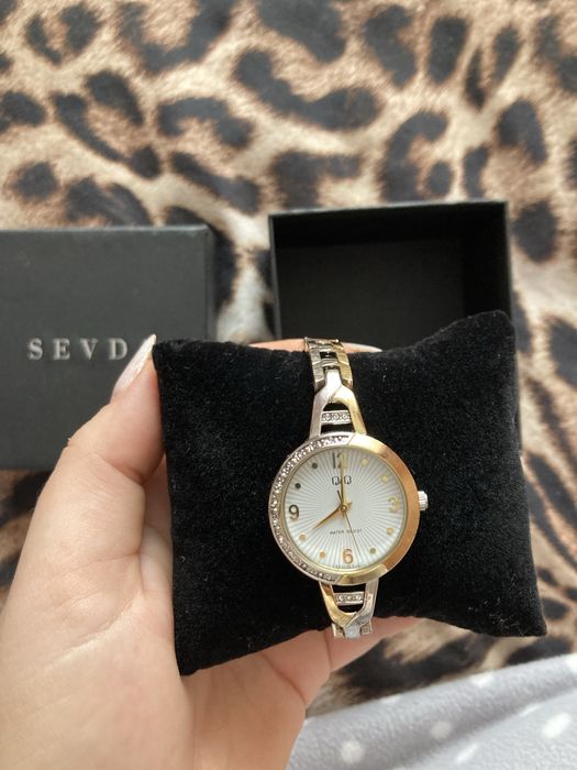 Ceas Q&Q nepurtat 100 lei