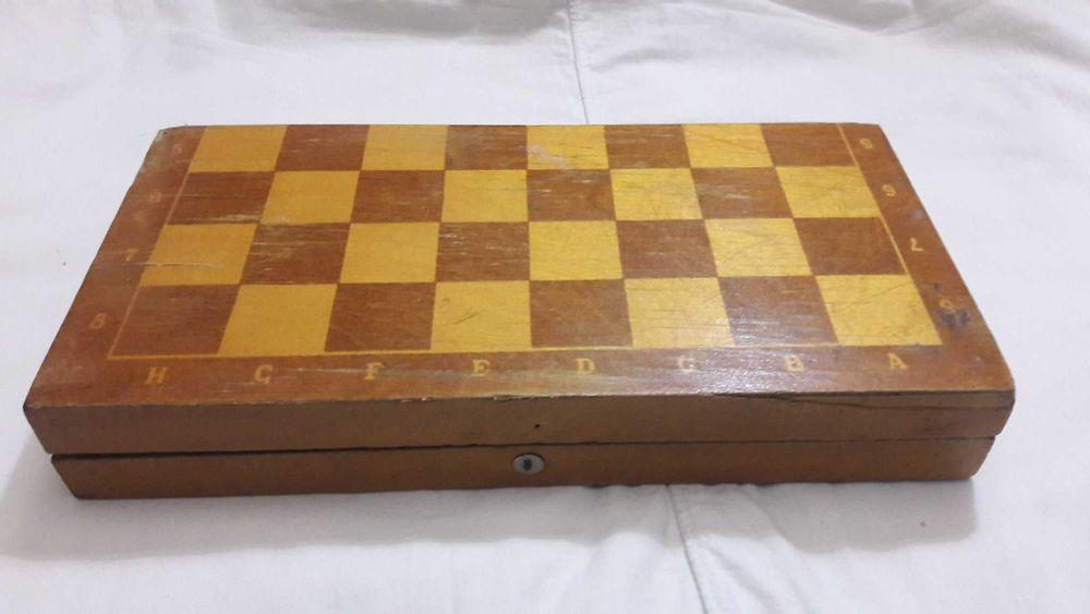 Продаются шахматы СССР с доской.