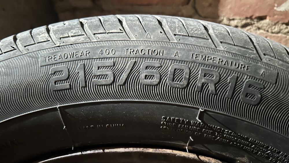 Продам комплект шин с оригинальными дисками!