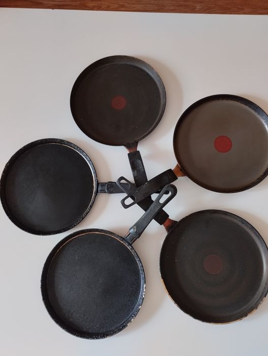 Кастрюли эмалированные 12 л , 8л  советская