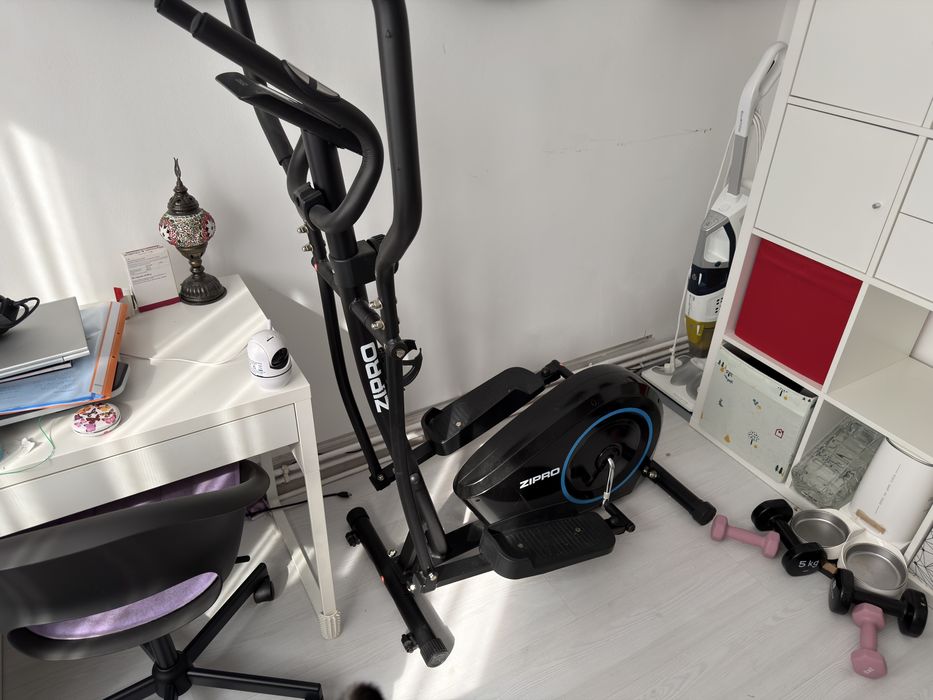 Bicicleta fitness eliptica Zipro Burn, volanta 7kg 120kg