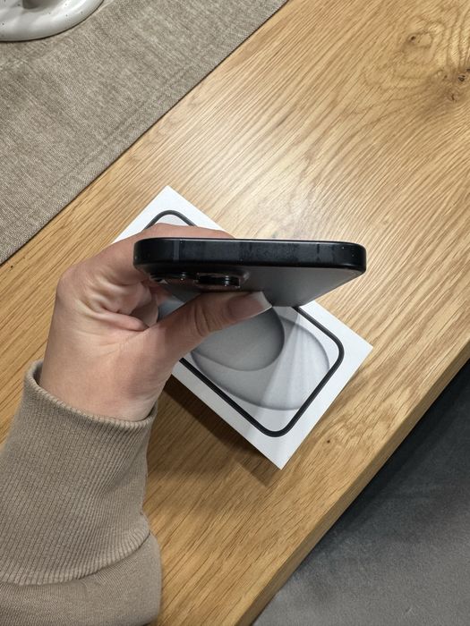 ПРОДАВАМ iPhone 15 128GB