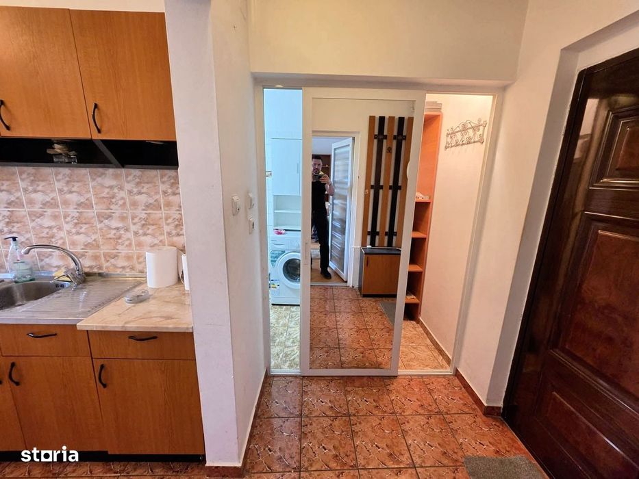 Vand apartament cu o camera cu centrala proprie, 40 mp, bloc 2001