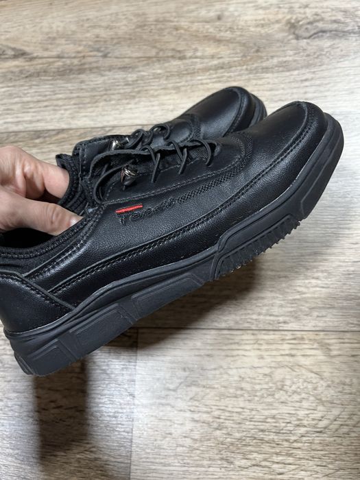 Продам обувь на мальчика размер 36