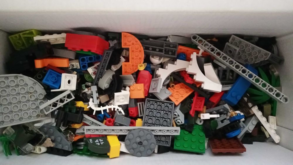 Разные детали конструктора Lego