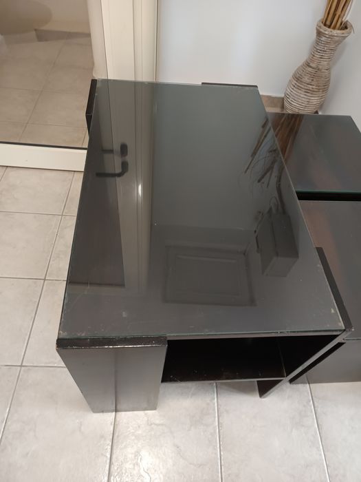 продават се нощни шкафчета, холни маси.