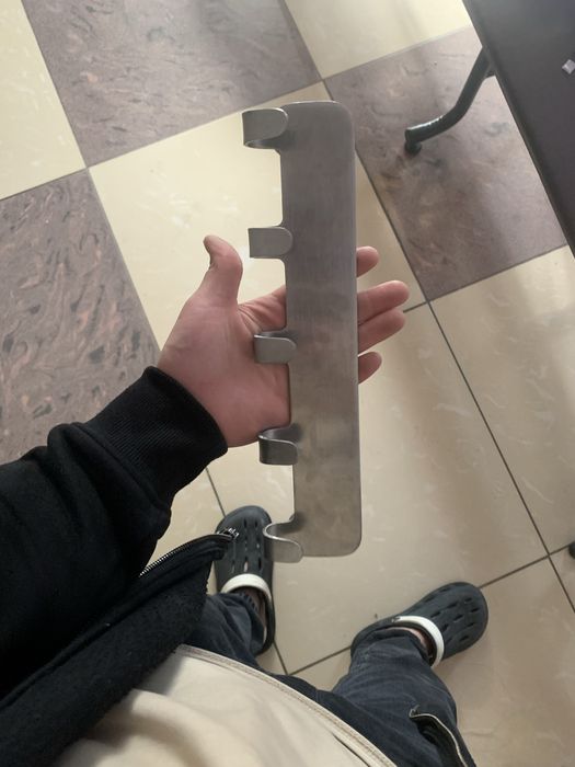 Продам стальную вешалку