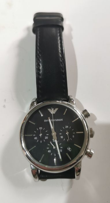 Часовник хронограф EMPORIO ARMANI в отлично състояние с минимални след