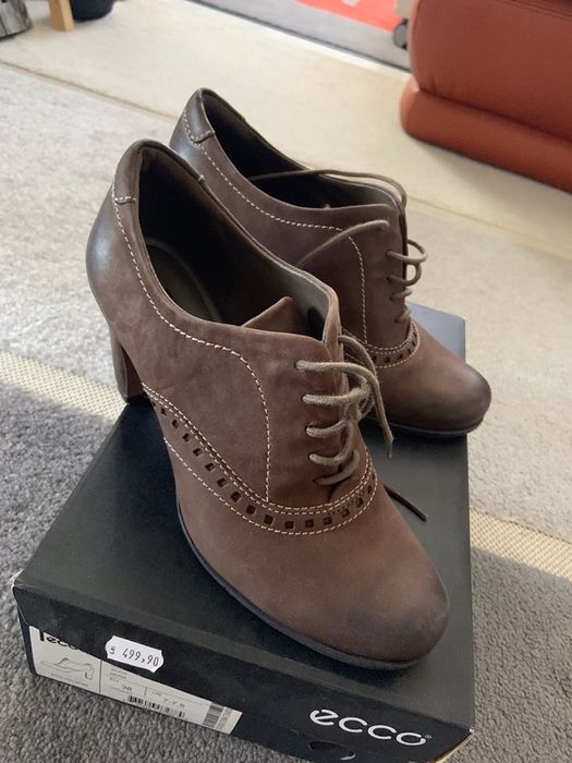 Botine ecco in perfecta stare , ca noi