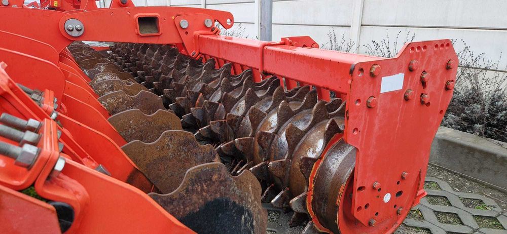 Grapă cu discuri Maschio Gaspardo VELOCE 400 cu tăvălug PACKER