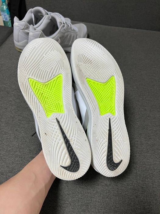 2 чифта обувки  Nike - 20 евро