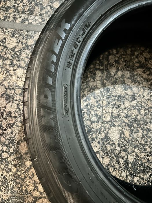 Продаю 4 шины Dunlop 235/55 R18