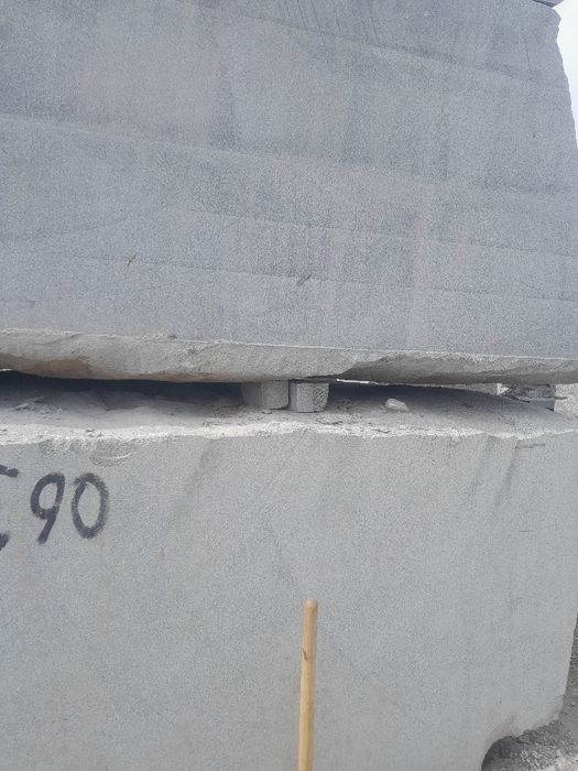 Granit bloklar Nurota suvliq