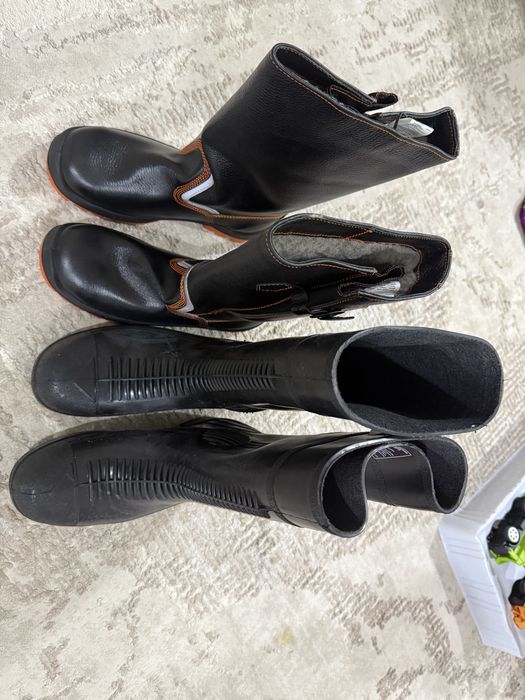 Рабочий ботинки и сварочный перчатка